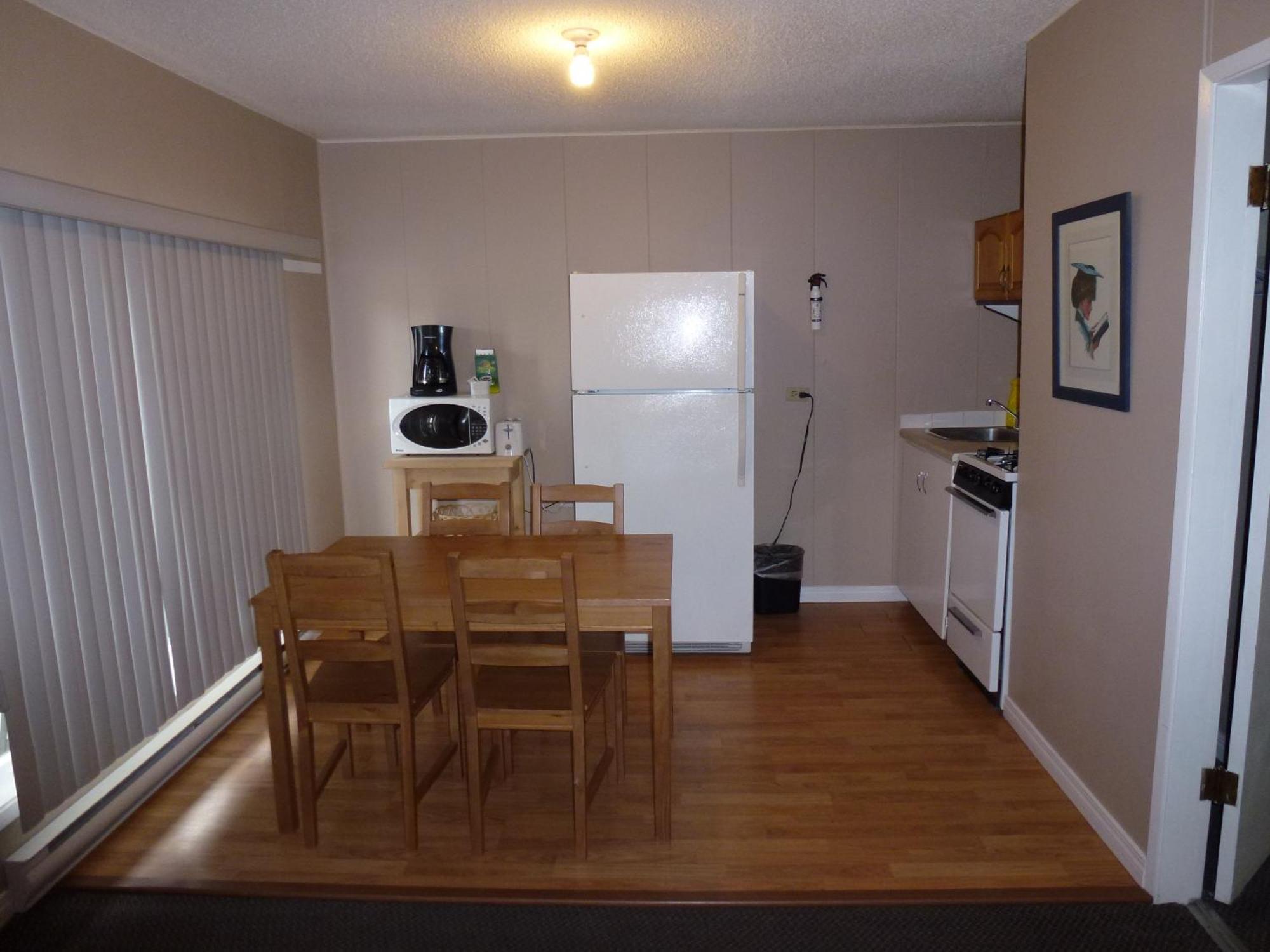 Apple Tree Inn Пентіктон Екстер'єр фото