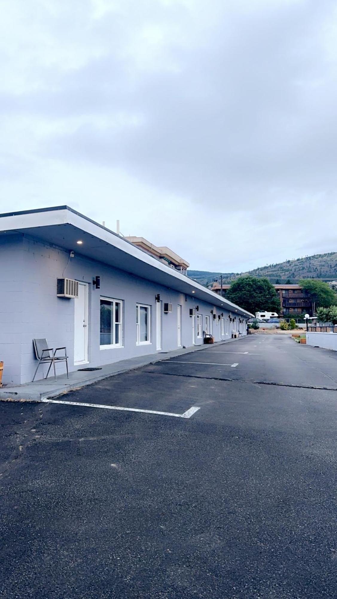 Apple Tree Inn Пентіктон Екстер'єр фото
