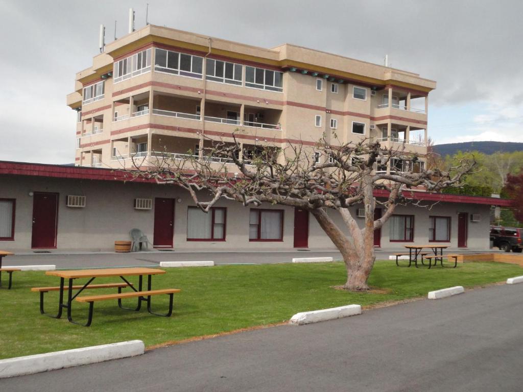 Apple Tree Inn Пентіктон Екстер'єр фото
