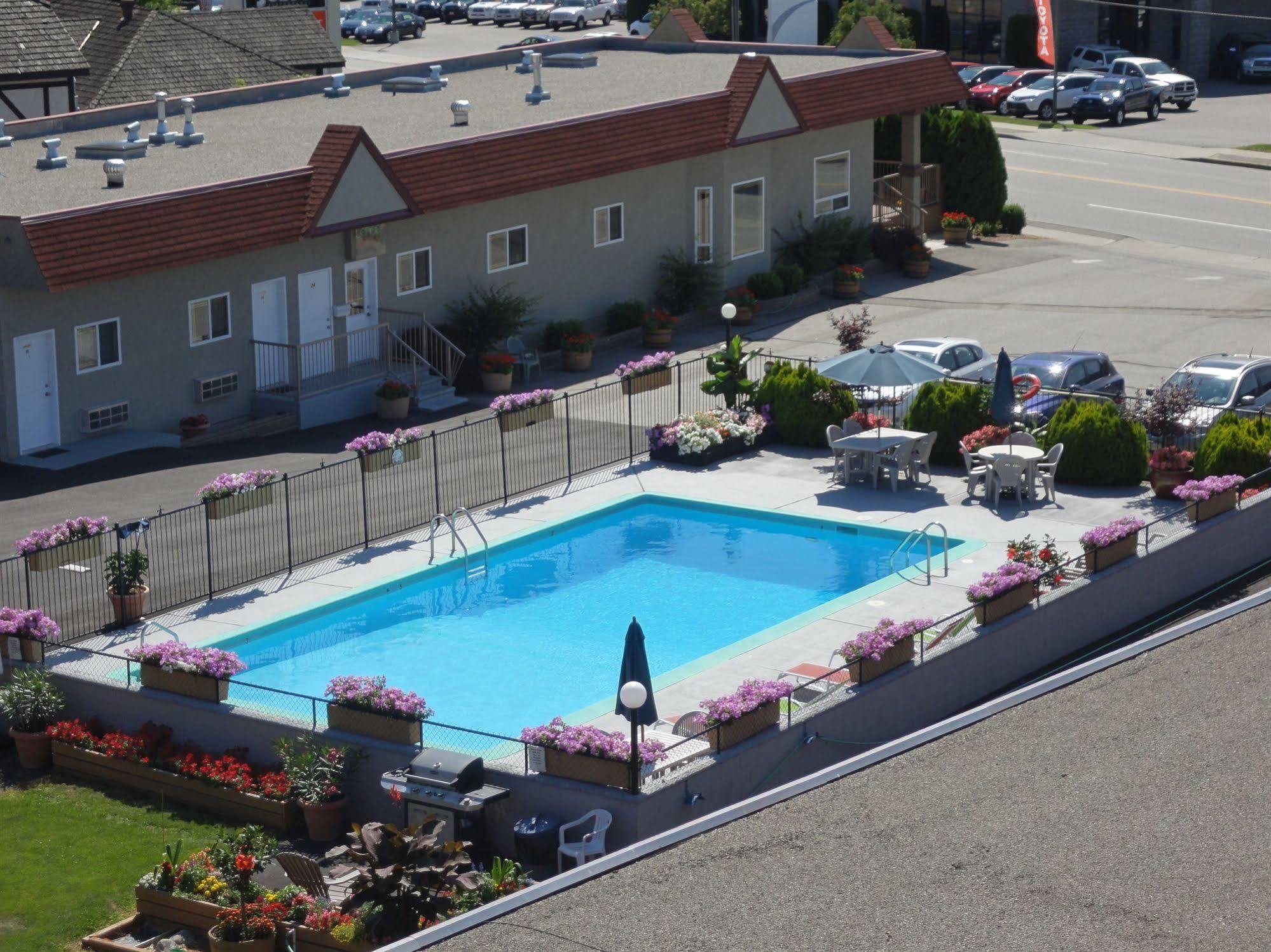 Apple Tree Inn Пентіктон Екстер'єр фото