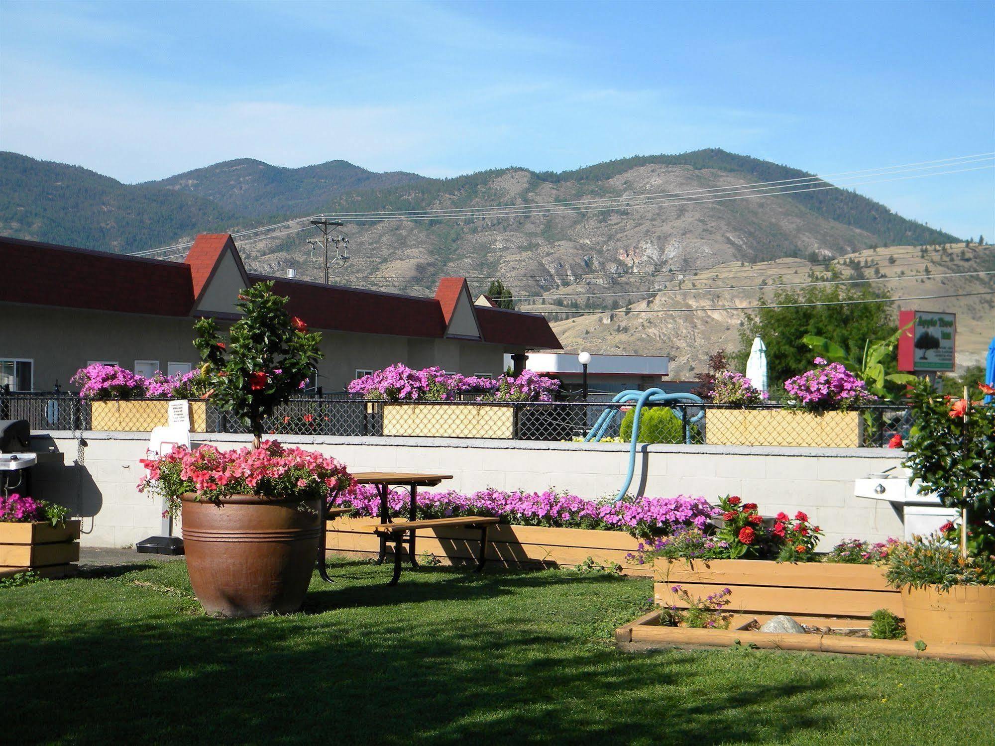 Apple Tree Inn Пентіктон Екстер'єр фото