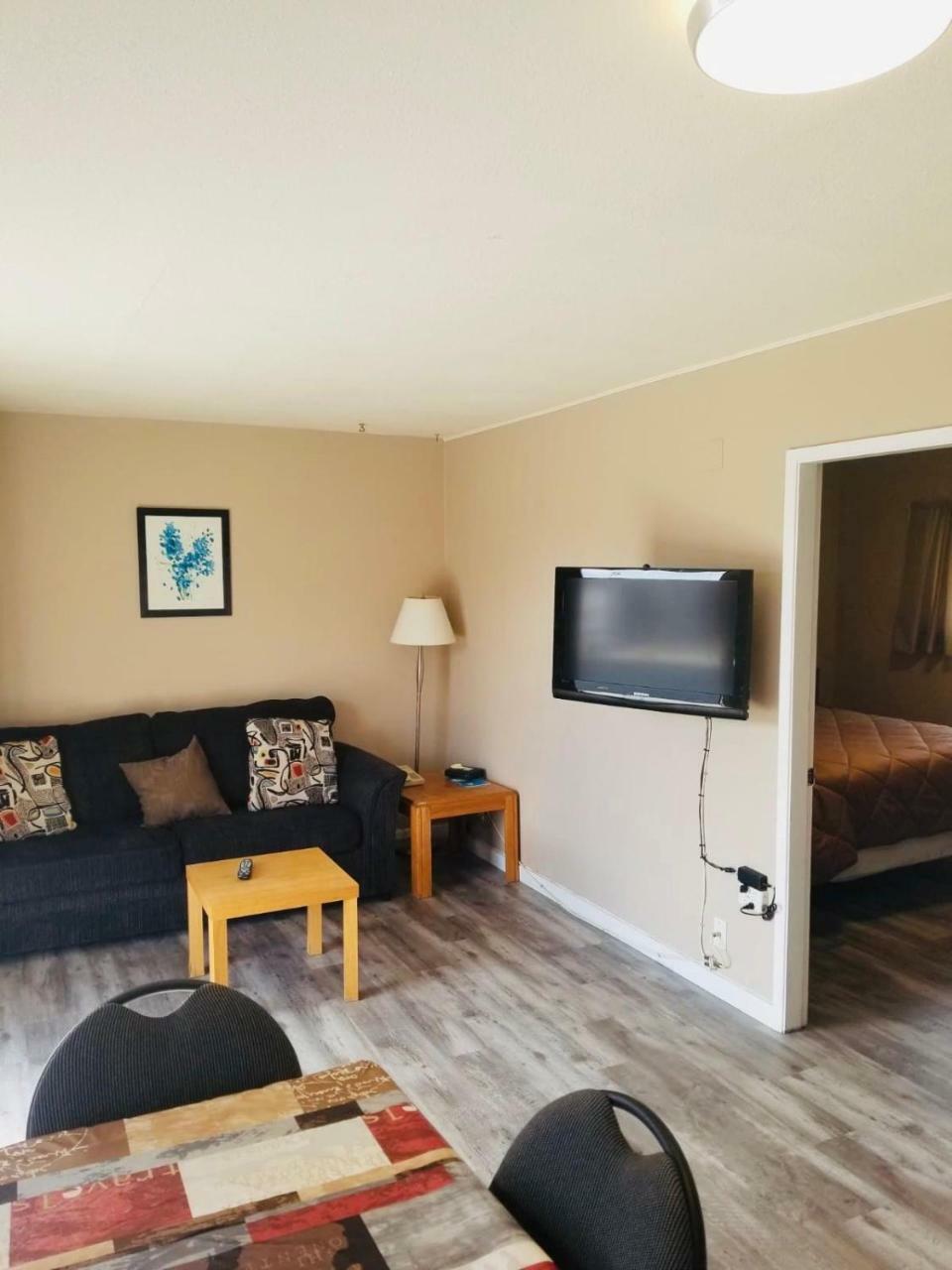 Apple Tree Inn Пентіктон Екстер'єр фото
