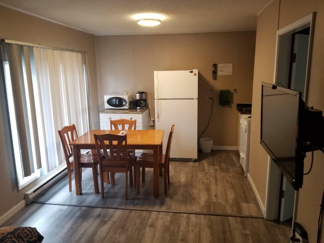 Apple Tree Inn Пентіктон Екстер'єр фото