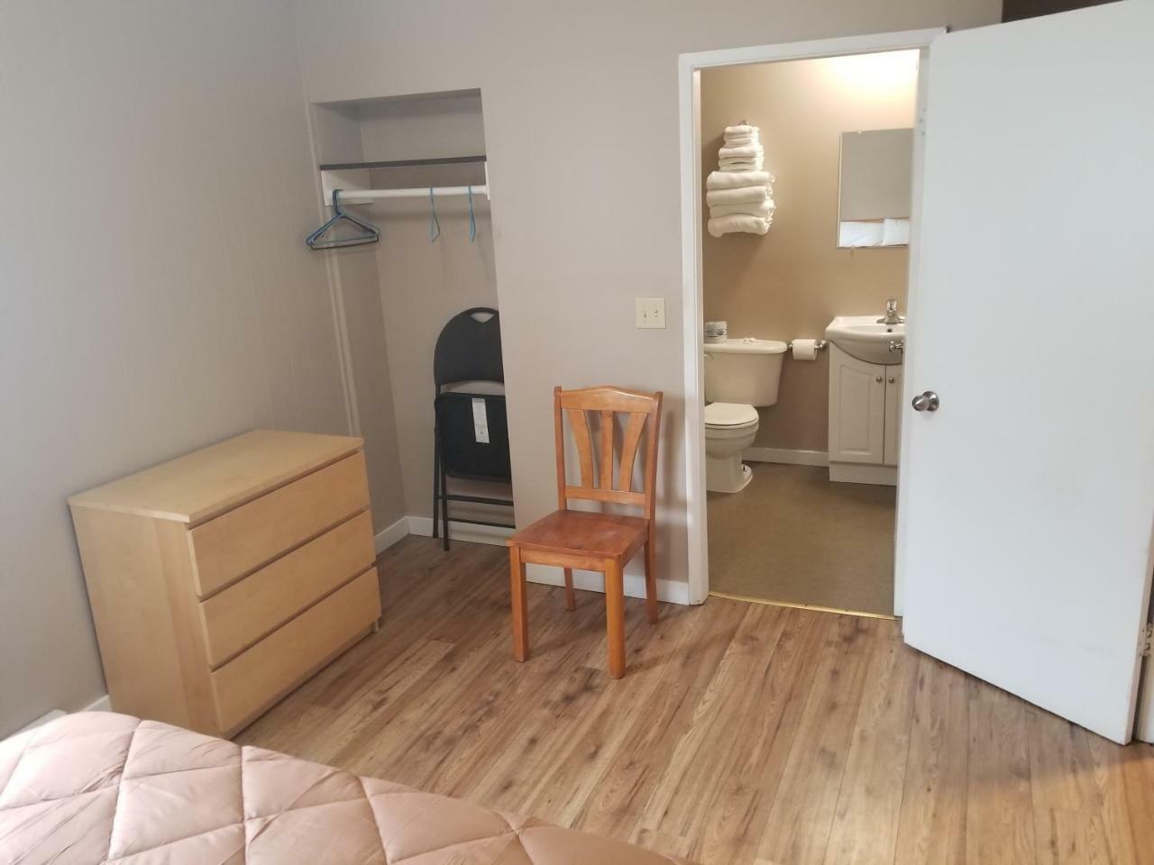 Apple Tree Inn Пентіктон Екстер'єр фото