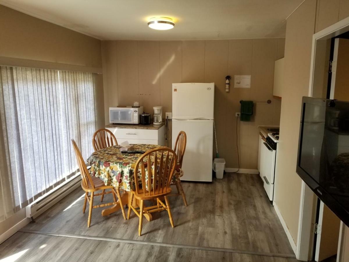 Apple Tree Inn Пентіктон Екстер'єр фото