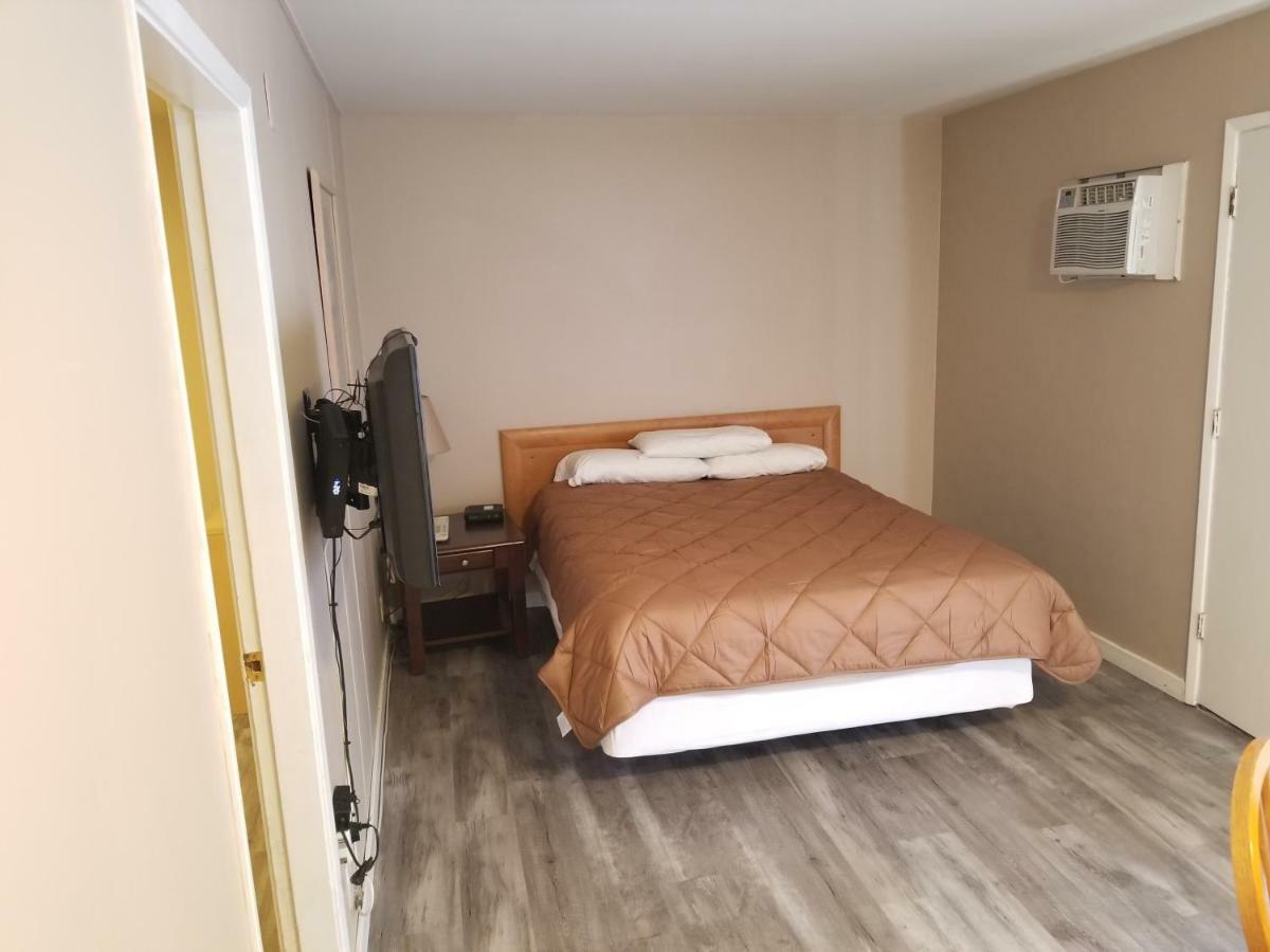 Apple Tree Inn Пентіктон Екстер'єр фото