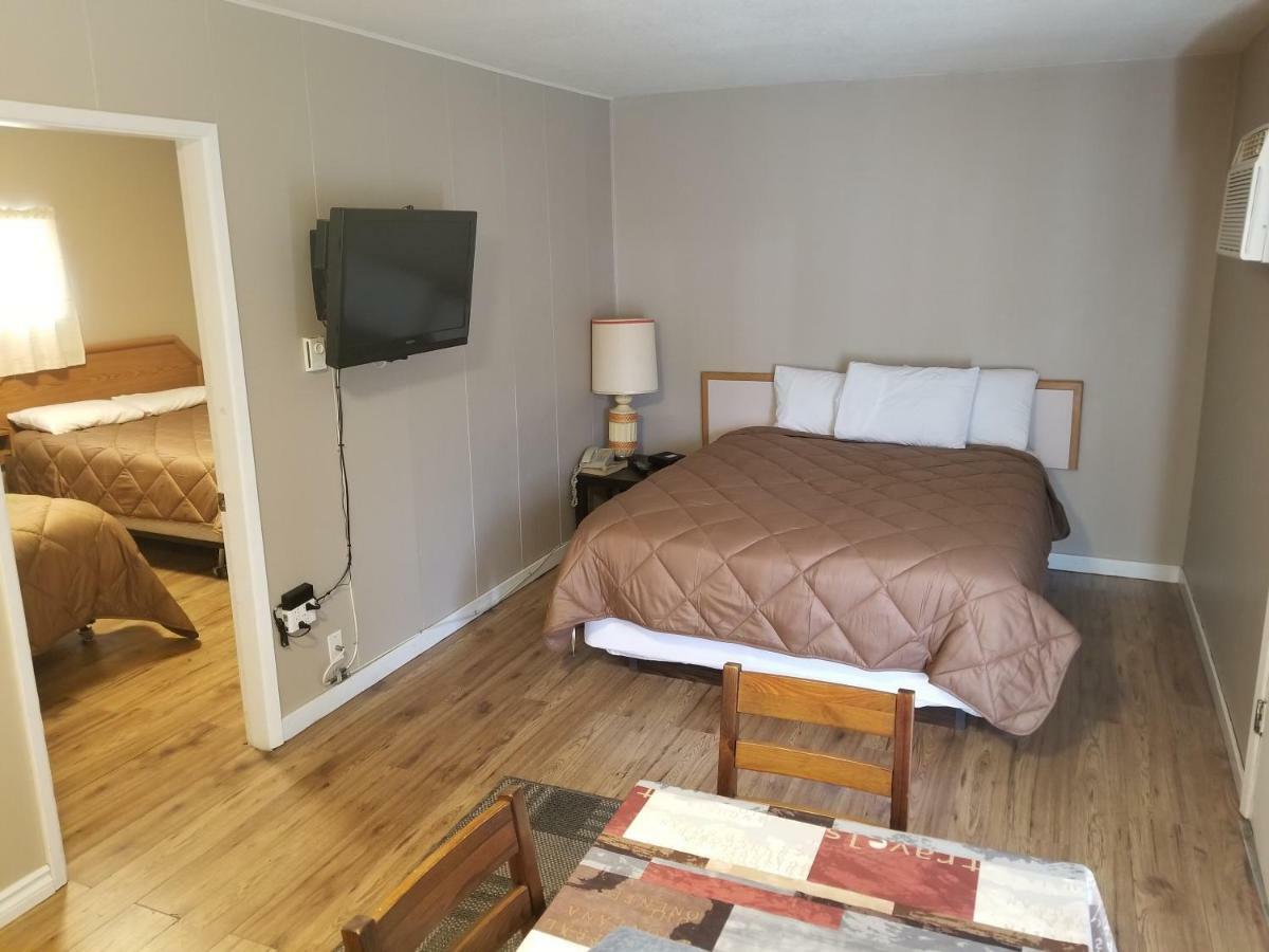 Apple Tree Inn Пентіктон Екстер'єр фото