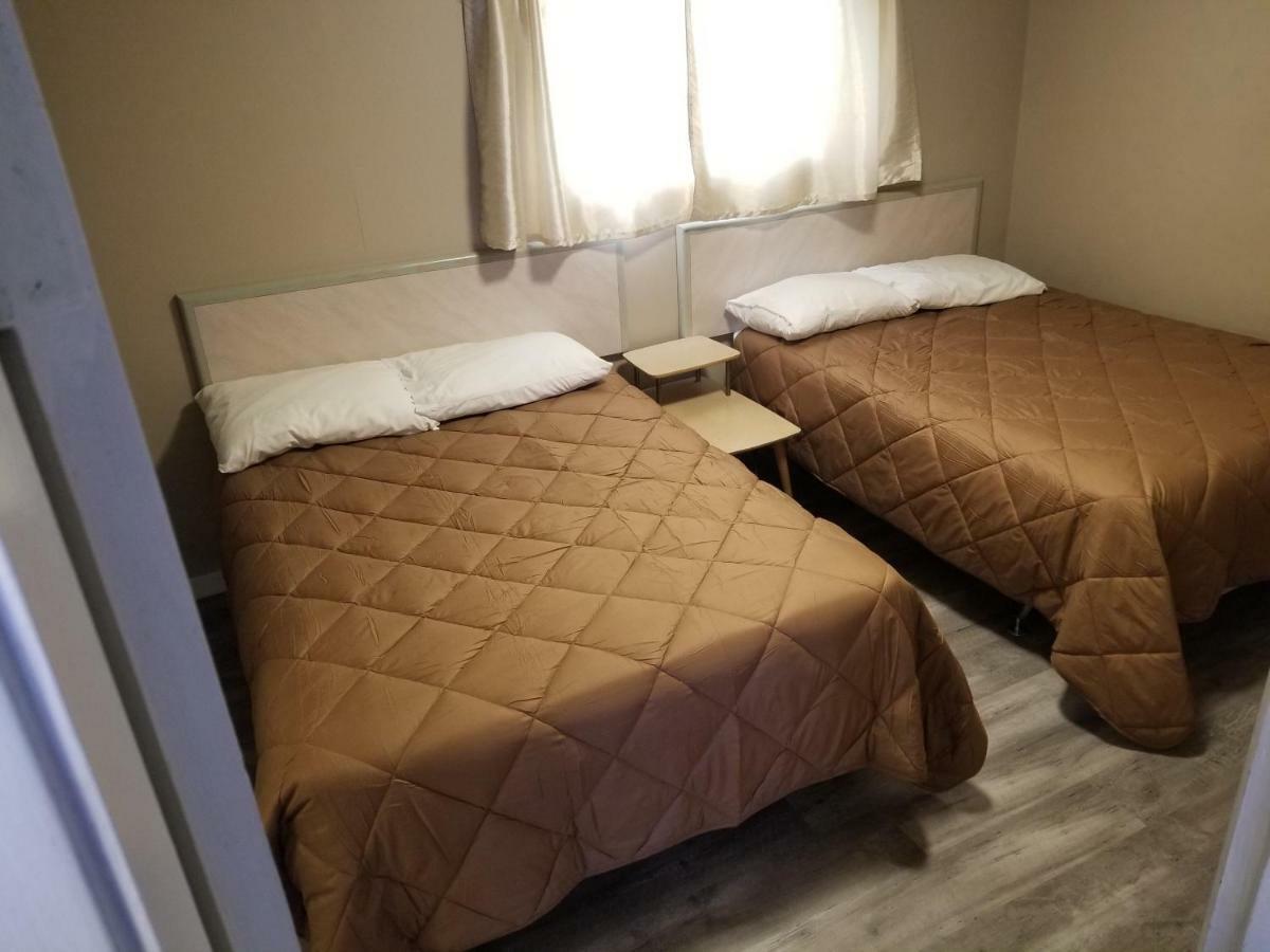 Apple Tree Inn Пентіктон Екстер'єр фото